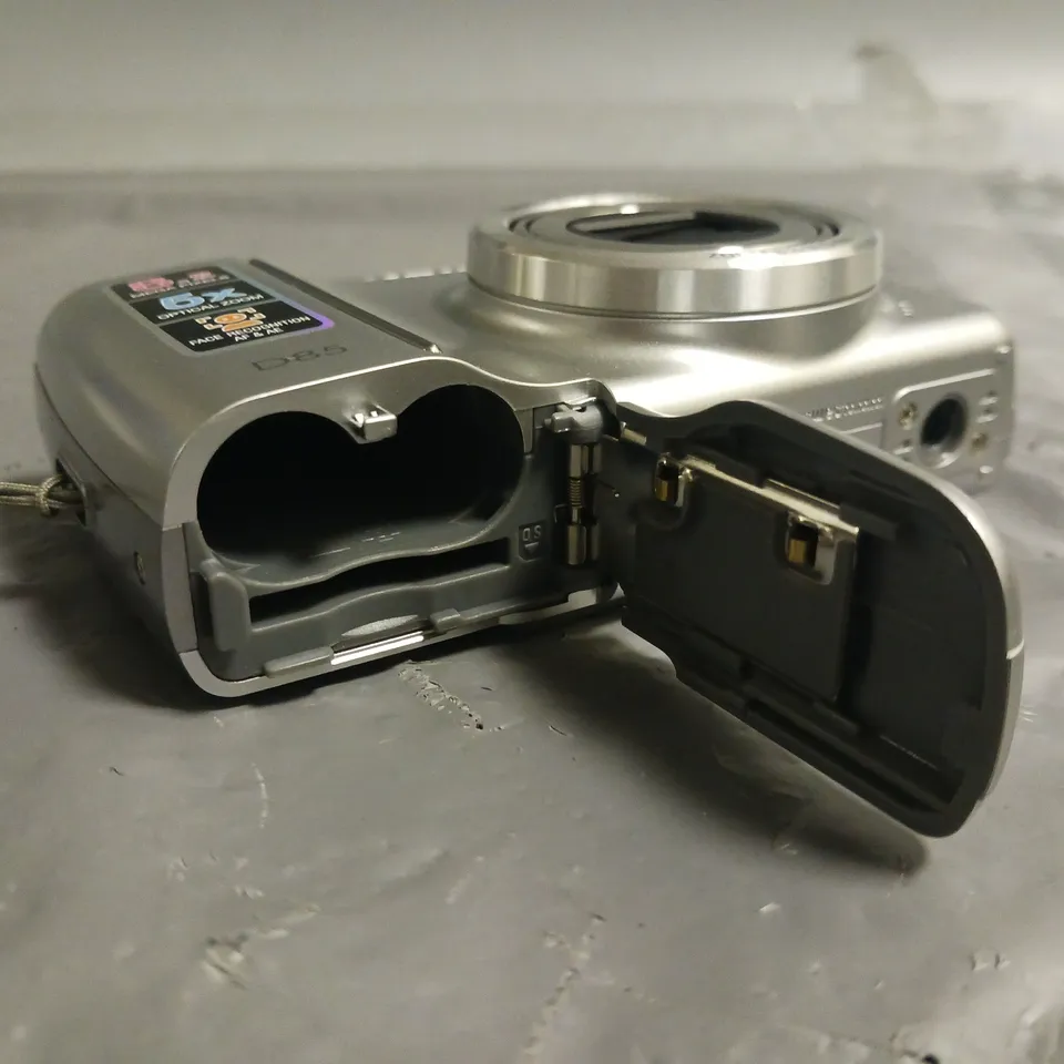 SAMSUNG D85 DIGITAL CAMERA