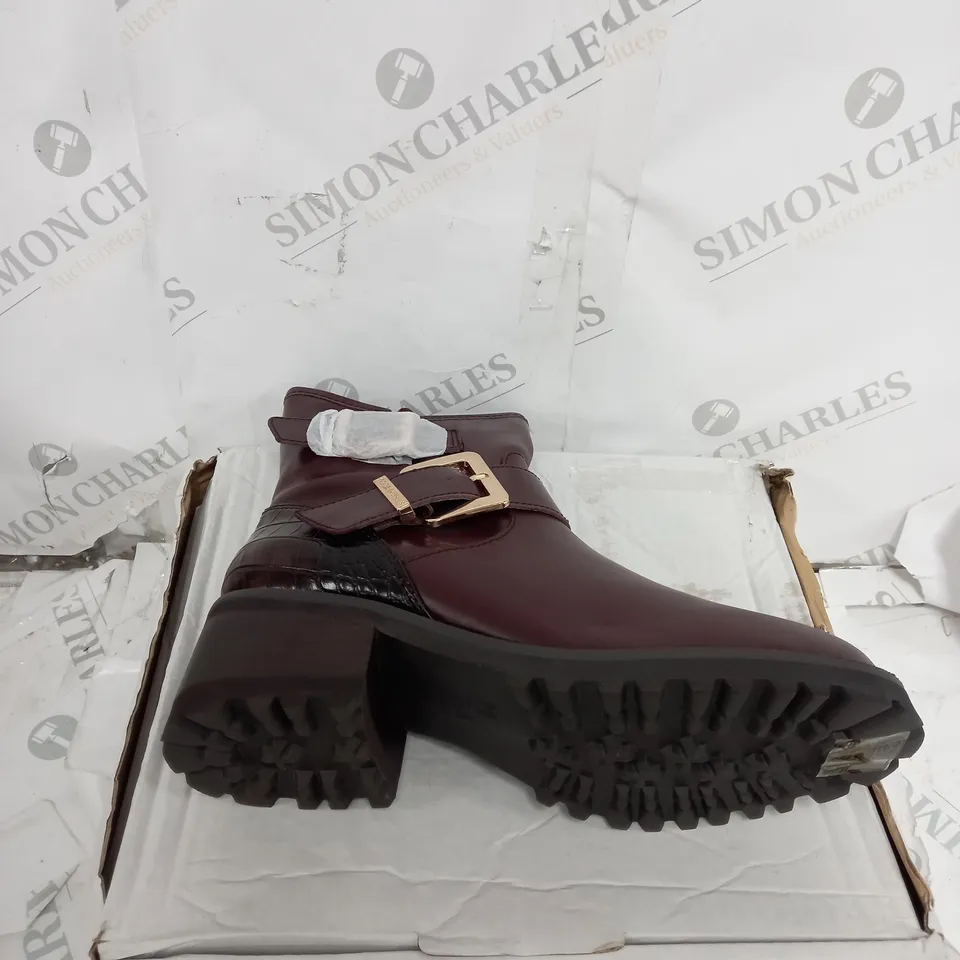 BOXED PAIR OF MODA IN PELLE CORNELIA BROWN LEATHER BOOTS SIZE 6