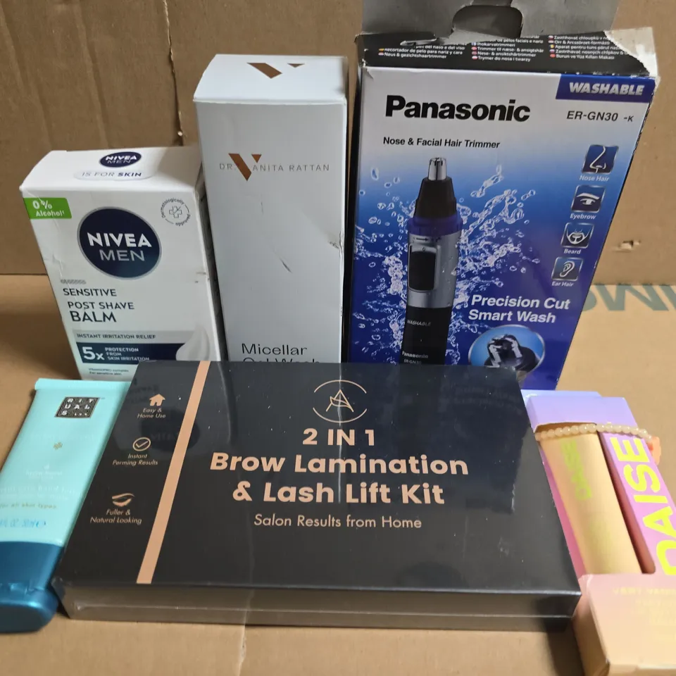APPROXIMATELY 15 ASSORTED HEALTH & BEAUTY PRODUCTS TO INCLUDE NIVEA MEN, RITUALS AND PANASONIC