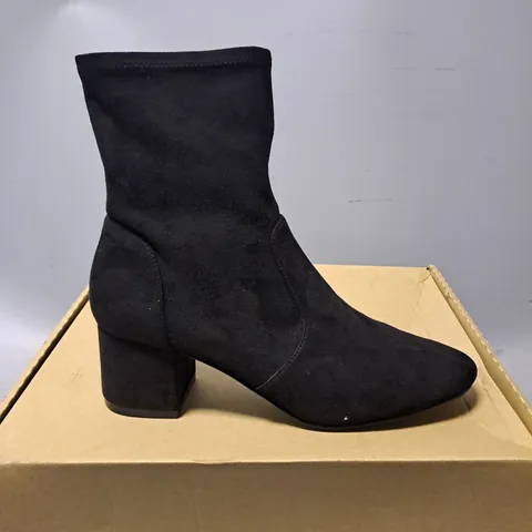 BOXED BODEN BLACK STRETCH ANKLE BOOTS - SIZE 40 