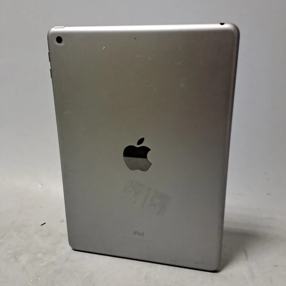 APPLE IPAD A1822 