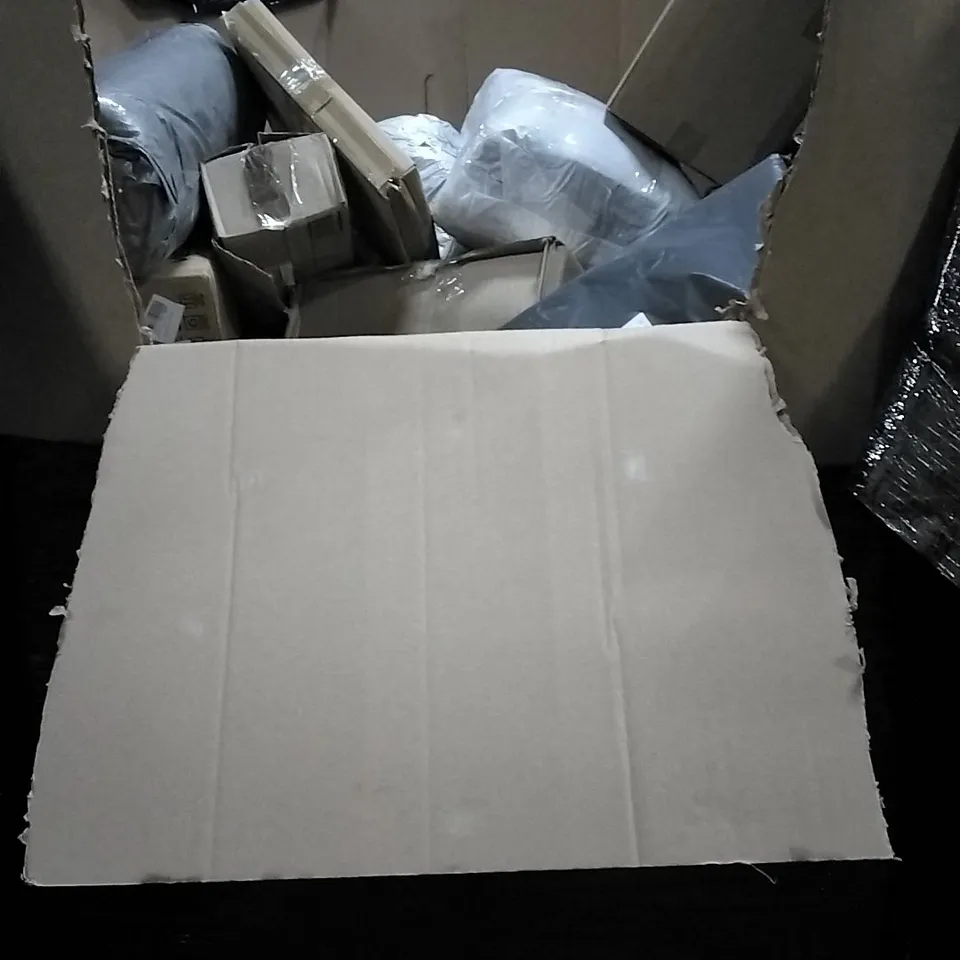 PALLET OF HOUSEHOLD ITEMS TO INCLUDE 4 PIECE PRY BAR SET, SAFARI NAP MAT, FRACTURE BOOT AND OTHER ASSORTED ITEMS...