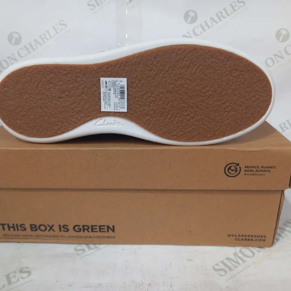 BOXED PAIR OF CLARKS COURTLITE SHOES IN BROWN UK SIZE 8.5