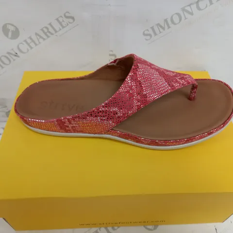 BOXED STRIVE MAUL II IN SCARLET SNAKE SIZE 7