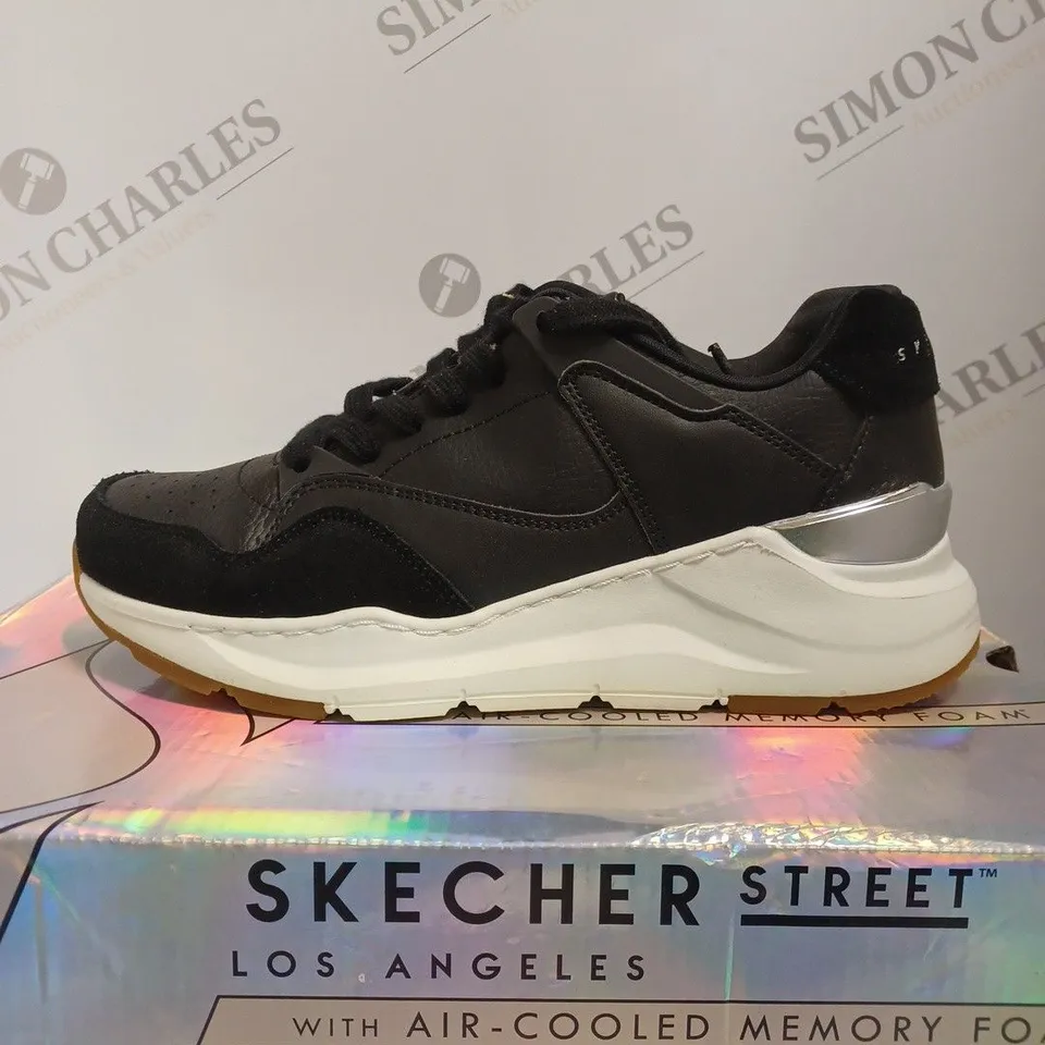 BOXED SKECHERS ROV LACE TRAINERS, BLACK - SIZE 5
