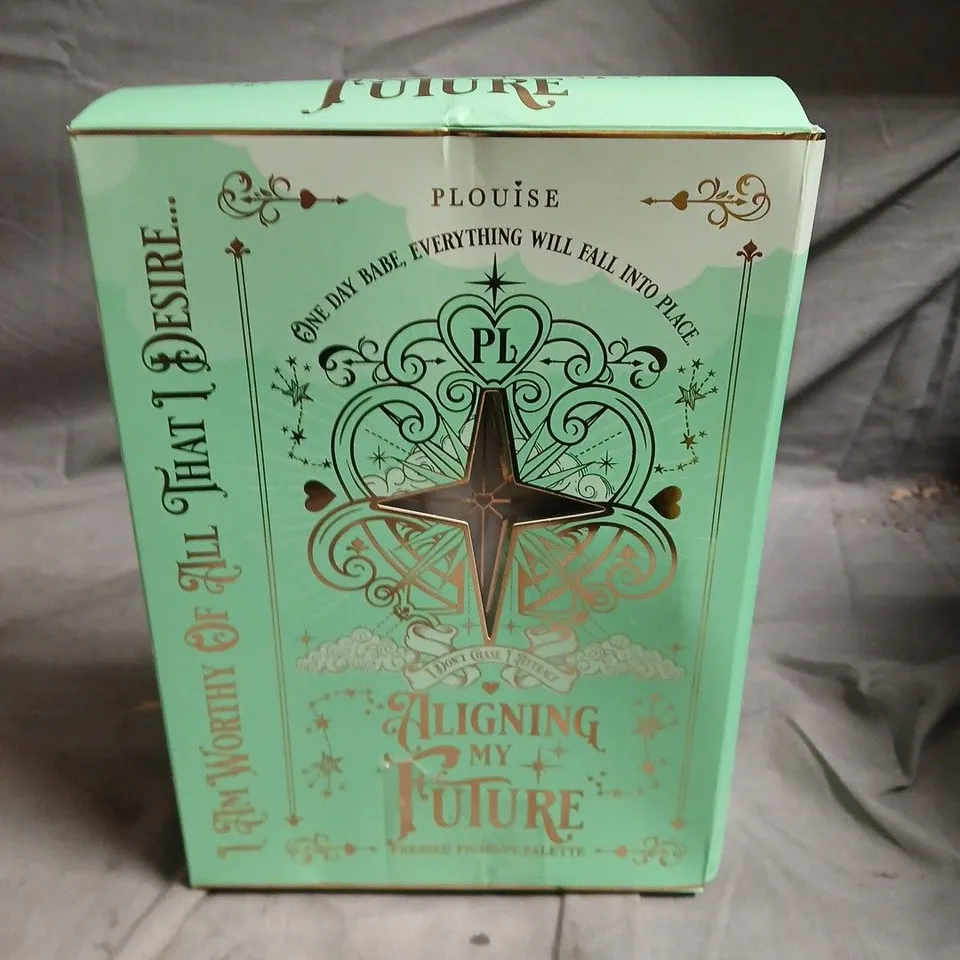 P LOUISE ALIGNING MY FUTURE PRESSED PIGMENT PALETTE