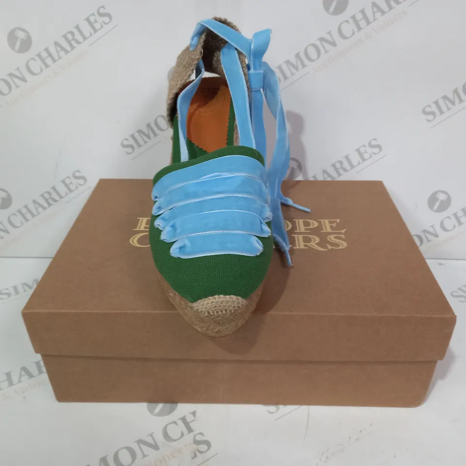 BOXED PAIR OF PENELOPE CHILVERS HIGH VALENCIANA CLOSED TOE WEDGES IN GREEN/SKY BLUE EU SIZE 38