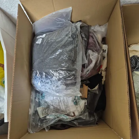 BOX OF APPROXIMATELY 20 ASSORTED CLOTHING ITEMS TO INCLUDE: GRACE KARIN COAT 