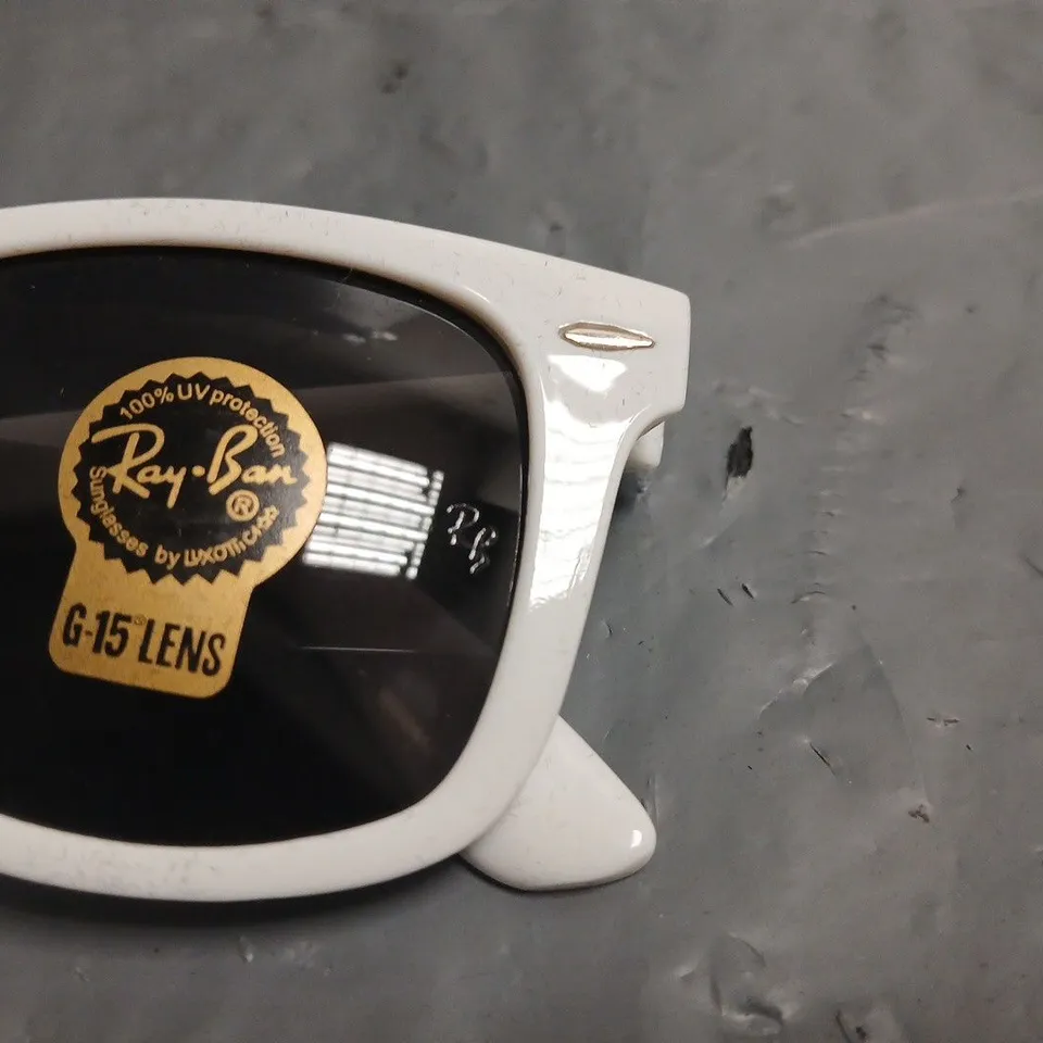 PAIR OF RAY BAN WHITE FRAMED GLASSES IN CARRY CASE