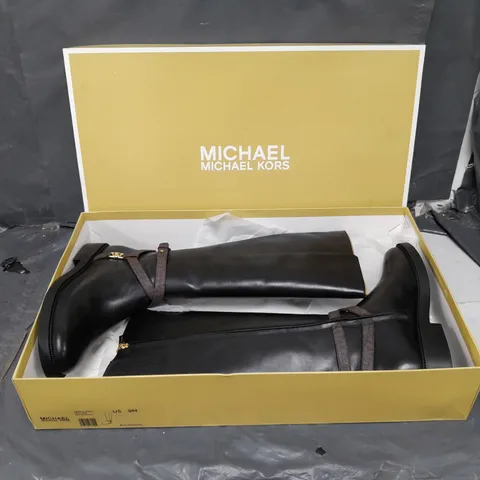 BOXED PAIR OF MICHAEL KORS ABIGAIL BOOT BLACK/BROWN - US 9M 