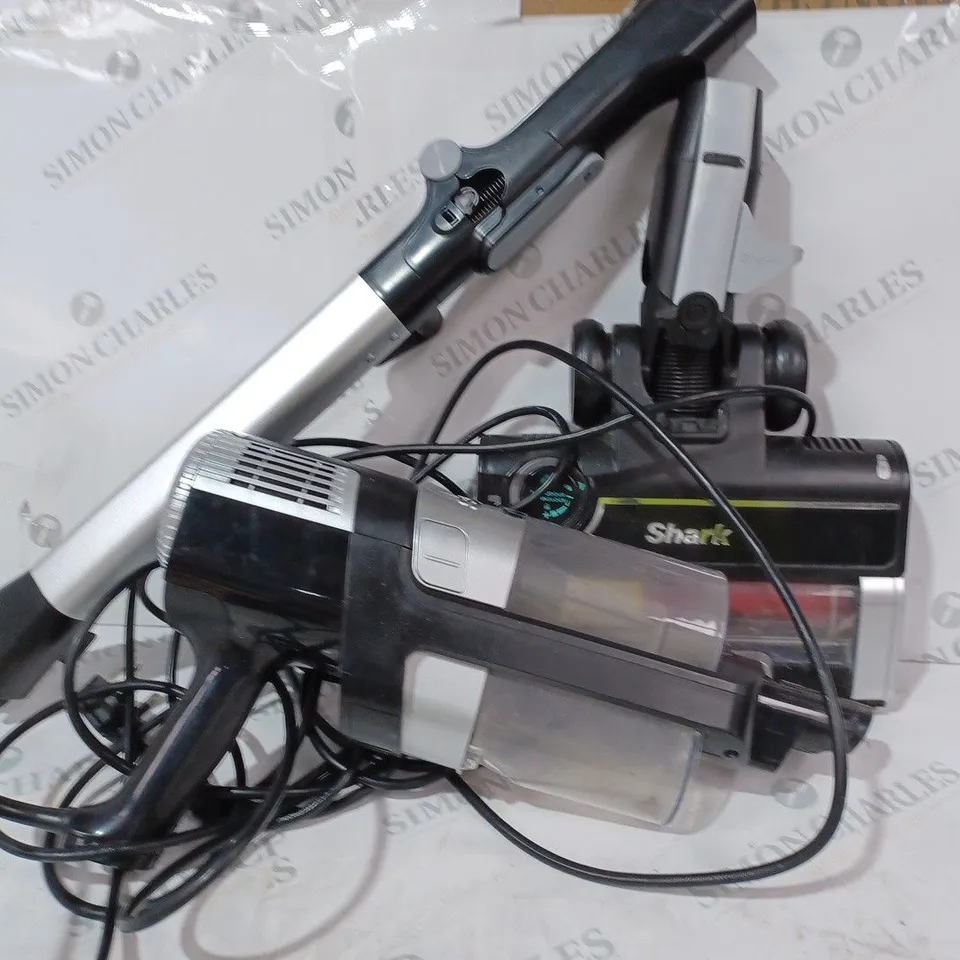 BOXED SHARK STRATOS ANTI HAIR WRAP PET PRO VACUUM CLEANER