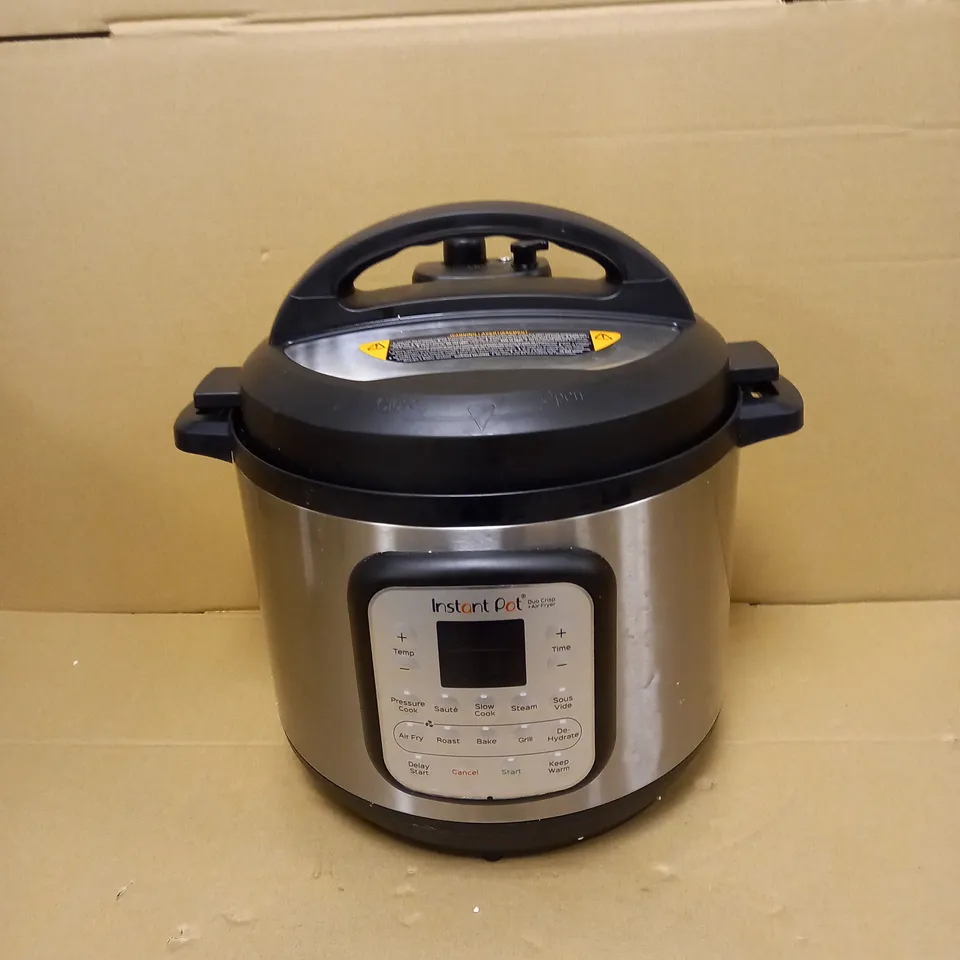 INSTANT POT DUO CRISP + AIR FRYER 8L MULTICOOKER
