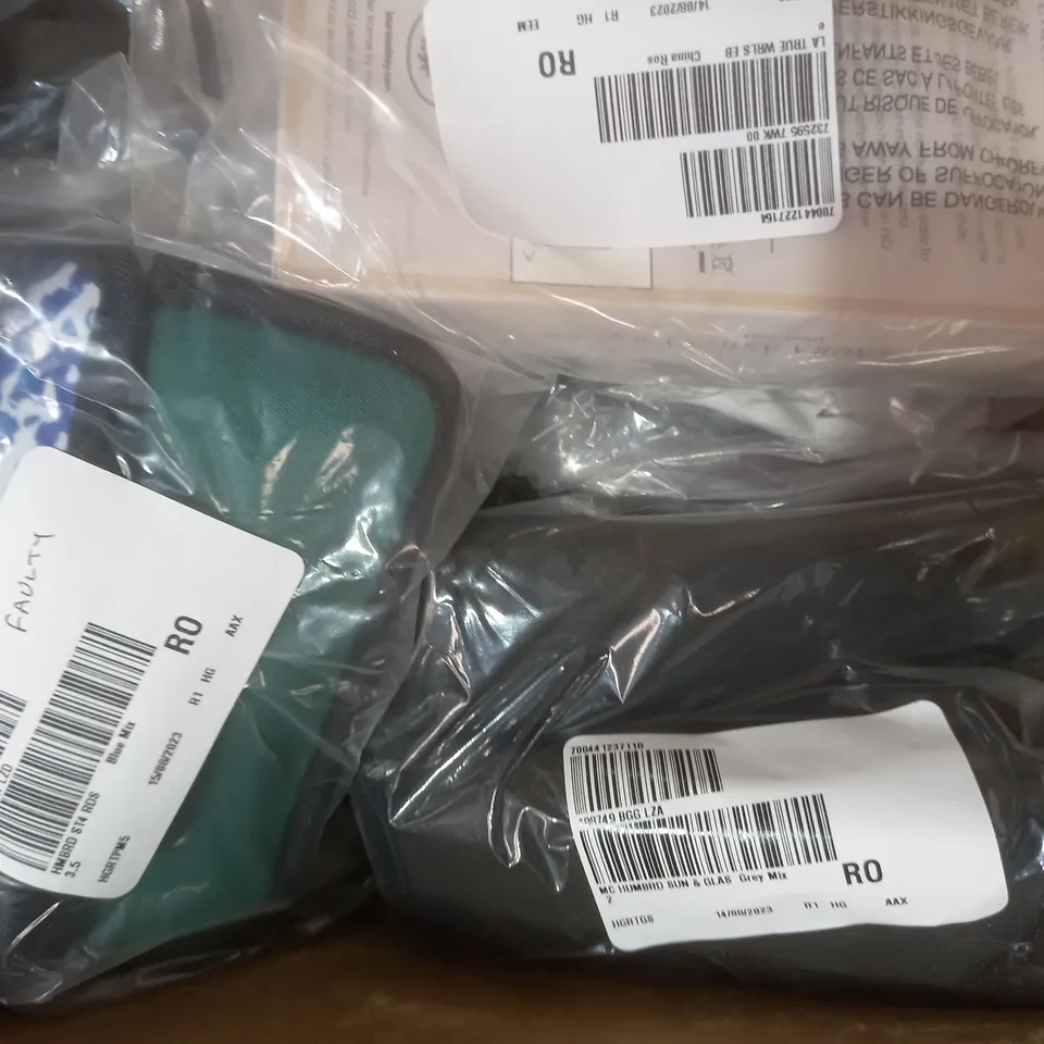 BOX OF APPROXIMATELY 8 ASSORTED HOUSEHOLD ITEMS TO INCLUDE SUNGLASSES, BELL + HOWELL SPEAKER, ETC