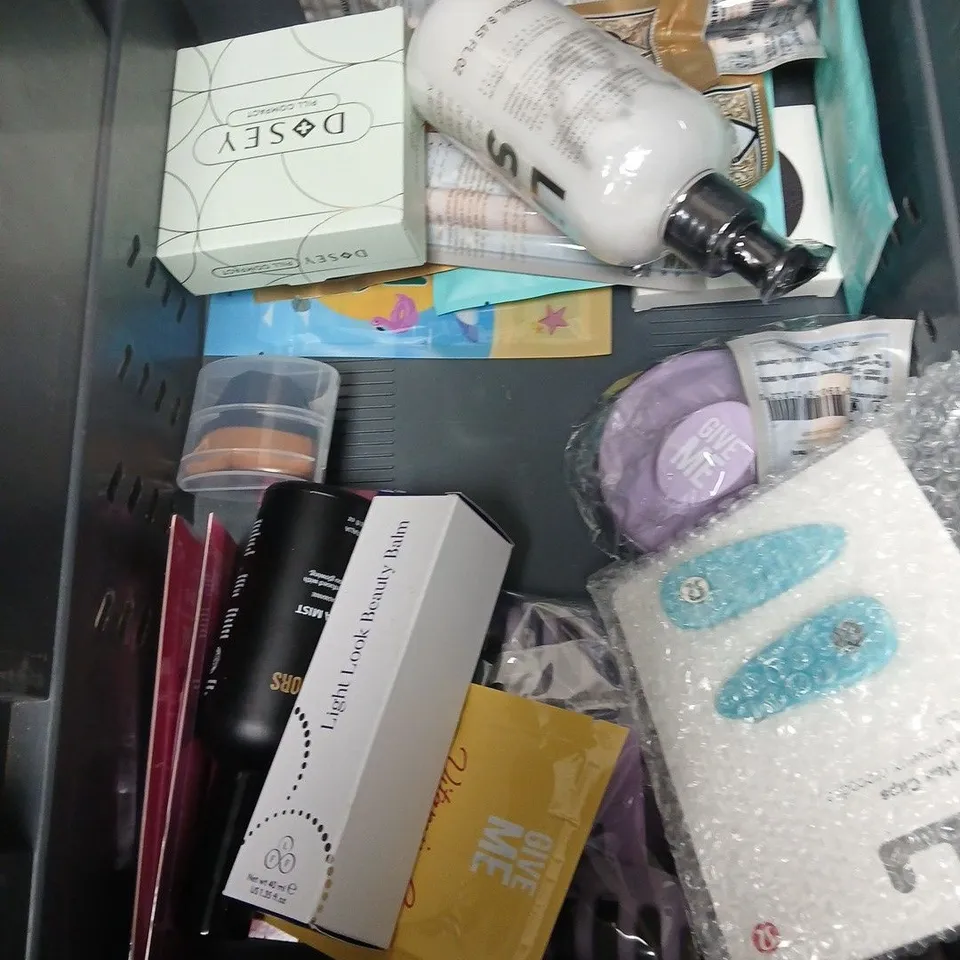 APPROXIMATEY 20 ASSORTED HEALTH AND BEAUTY PRODUCTS TO INCLUDE DOSEY PILL ORGANISER, HAIR BURST CONDITIONER AND NIZORAL SHAMPOO
