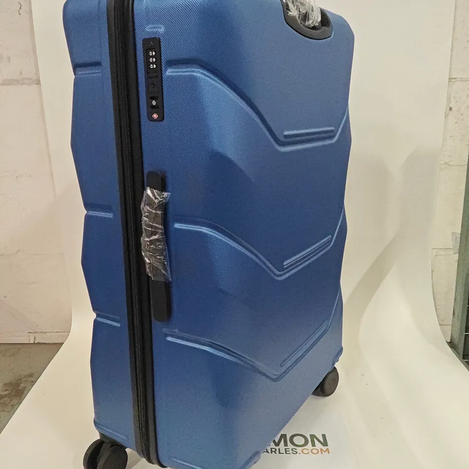 ROCKLANDS 28" HARD SHELLED LUGGAGE CASE IN BLUE