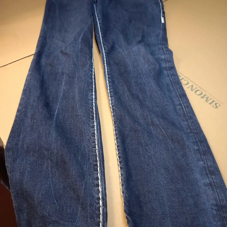 TRUE RELIGION BLUE/WHITE EMBROIDERED DETAILED JEANS - W31