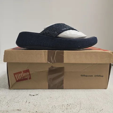 BOXED PAIR OF FITFLOP F-MODE TOE POST PLATFORM SANDALS IN DENIM BLUE SIZE UK 5