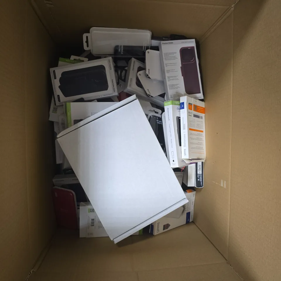 BOX OF APPROXIMATELY 30 ASSORTED PHONE AND TABLET ACCESORIES, INCLUDING GEAR 4 SAMSUNG GALAXY S9+ PHONE CASE, DBRAMANTE1928 GALAXY S22 PHONE CASE AND MICROSOFT SURFACE GO KEYBOARD ICEBLUE