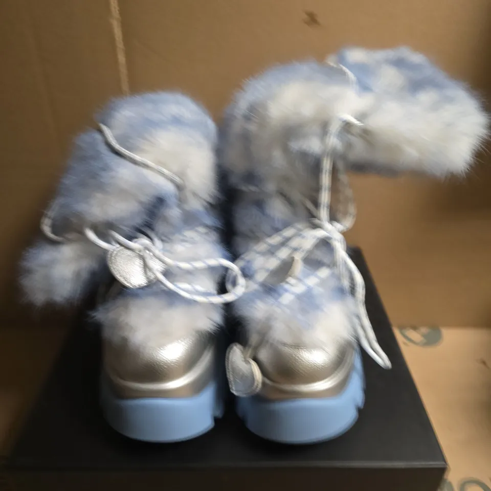 BOXED PAIR OF KOI X HATSUNE MIKU SNOW MIKU FLUFFY MONSTER LONG BOOTS – WHITE/BLUE, UK 5