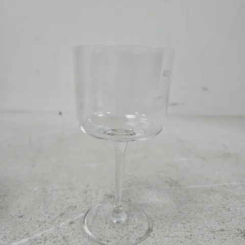 SET OF 4 WINE GLASSES