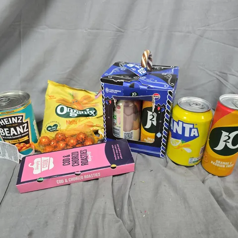 APPROXIMATELY 12 ASSORTED FOOD & DRINK ITEMS TO INCLUDE HEINZ BEANS, J20 CAN, RECIPE KITS, ETC - COLLECTION ONLY