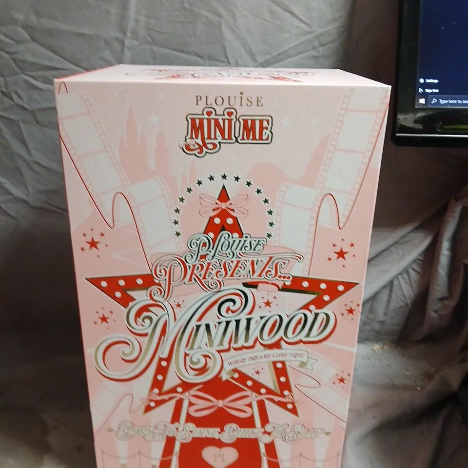 P LOUISE MINI ME COSMETIC MINI MUA VANITY STATION – PINK BOX