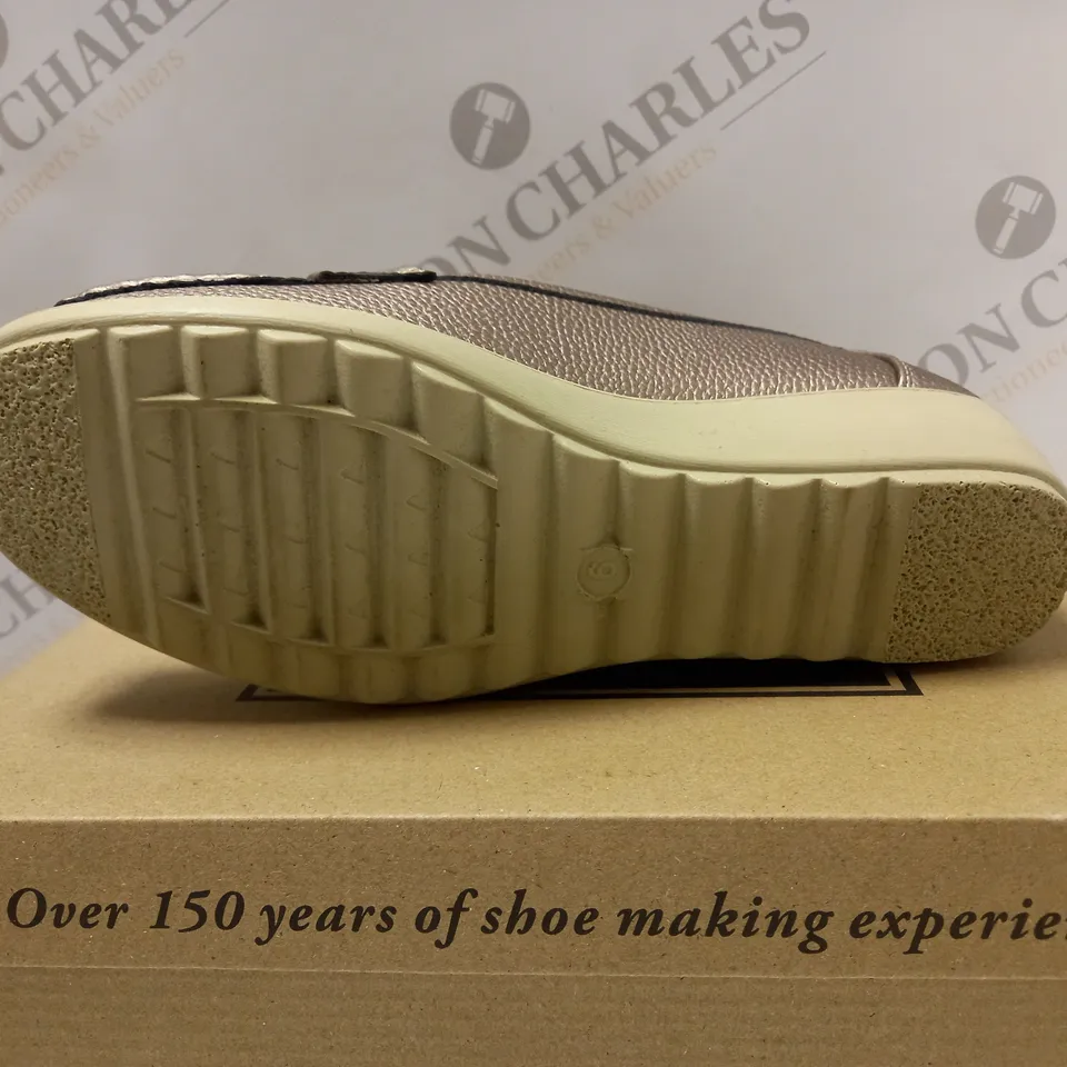 BOXED CUSHION WALK LOAFERS, PEWTER - SIZE 6