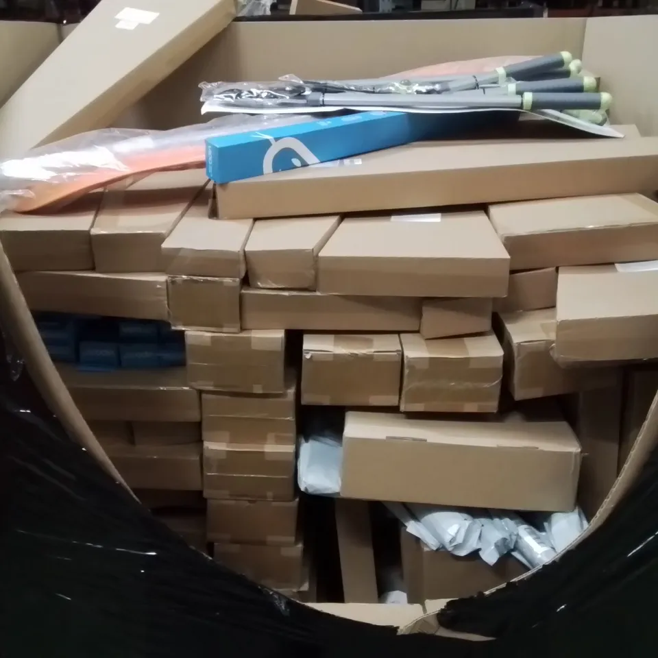 PALLET CONTAINING LARGE QUANTITY OF BRAND NEW GARDEN SHEER SETS
