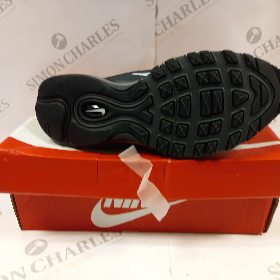 BOXED PAIR OF NIKE 921522-011 AIR MAX 97 TRAINERS UK SIZE 5.5 