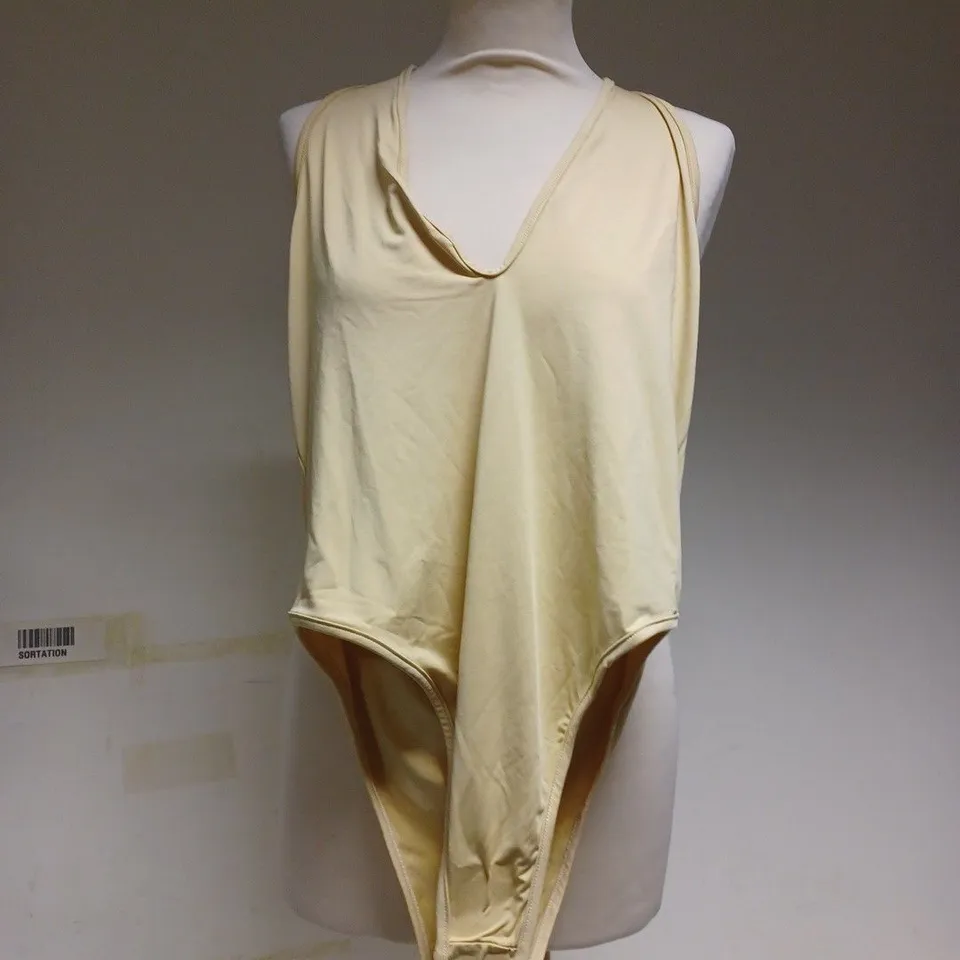 BOX TO CONTAIN 5 X ASSORTED MIRROR IMAGE WOMEN'S SWIMWEAR ITEMS // SIZE: 14 