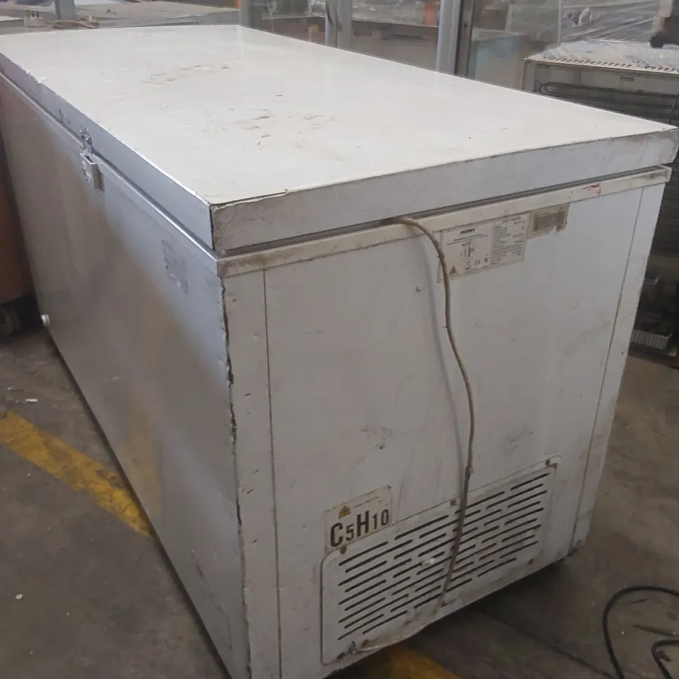 HUSKY F500-SD-UK-XG COMMERCIAL CHEST FREEZER