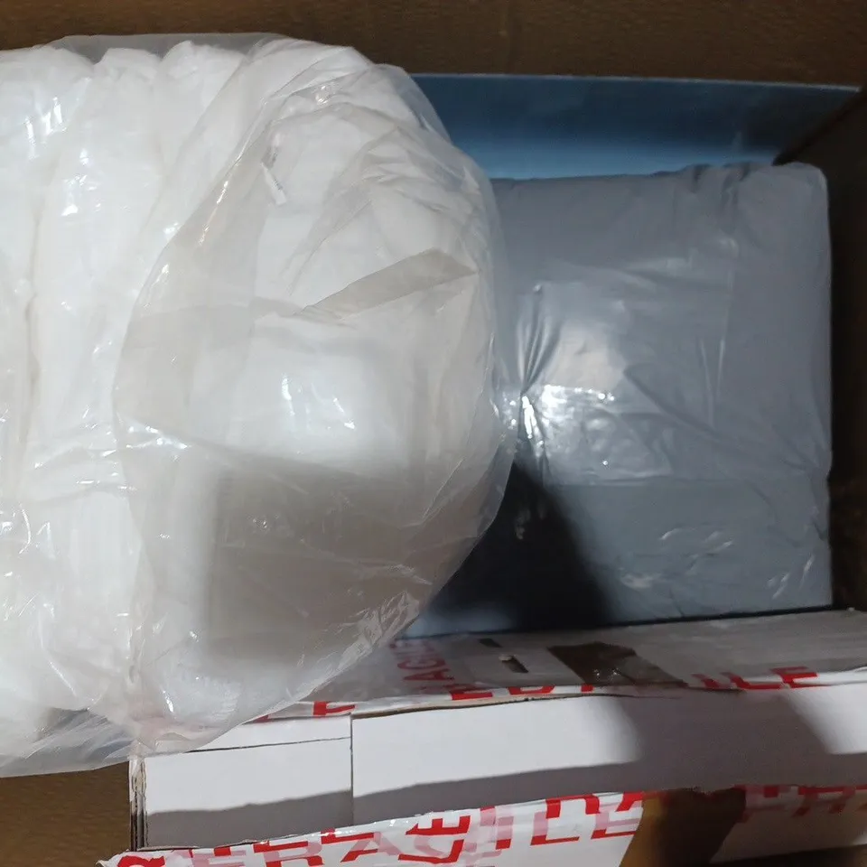 BOX OF APPROXIMATELY 5 ASSORTED HOUSEHOLD ITEMS TO INCLUDE PRECOR TREADMILL DISPLAY CONTROL PANEL, HOMEHUT FOAM FLOOR PANELS, ETC
