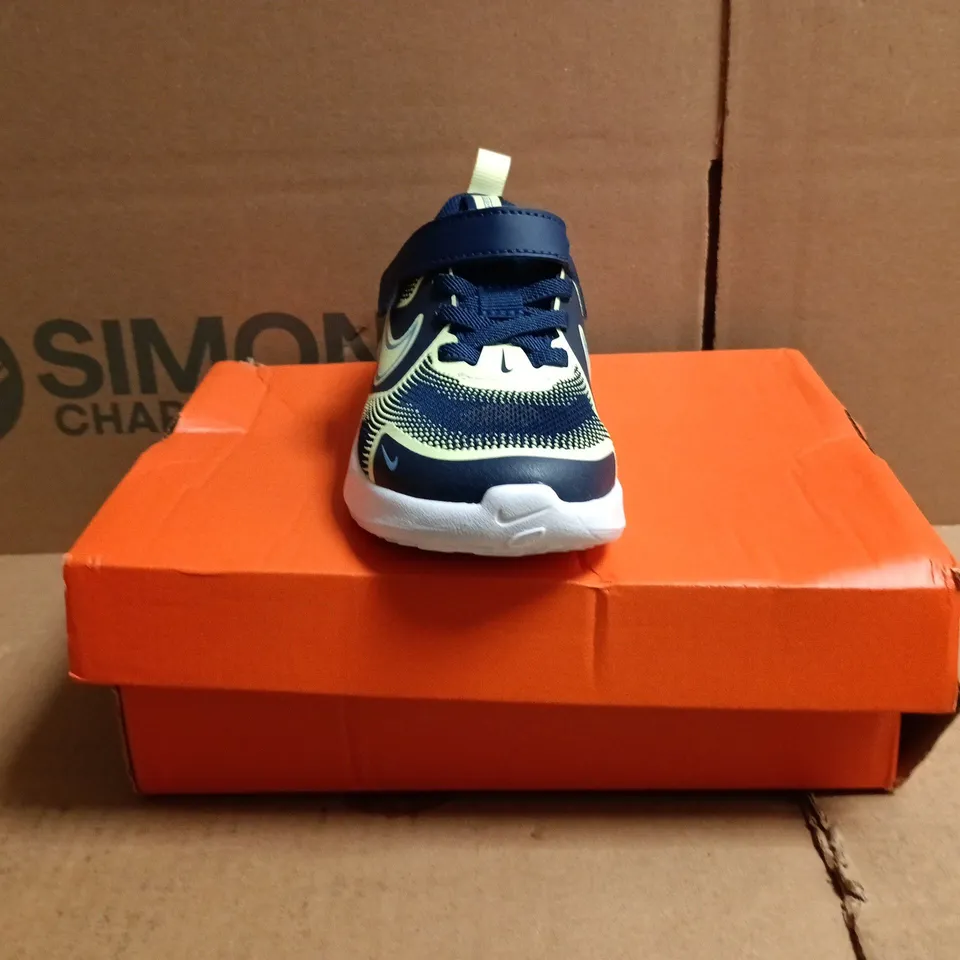 BOXED PAIR OF NIKE COSMIC RUNNER KID'S TRAINERS IN NAVY/PALE MINT SIZE UK 8.5