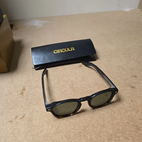 CIRCULR SUNGLASSES – BLACK FRAME WITH CASE