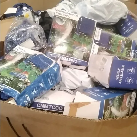 A PALLET CONTAINING ASSORTED GARDEN HOSES