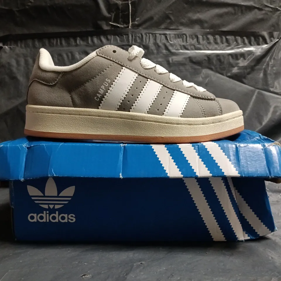 BOXED PAIR OF ADIDAS CAMPUS 00S TRAINERS IN GREY/WHITE SIZE UK 4.5