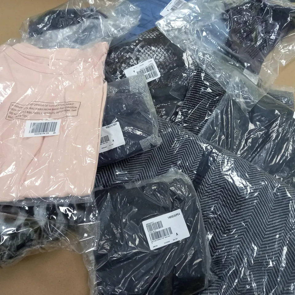 BOX OF APPROXIMATELY 10 ASSORTED ITEMS OF CLOTHING IN VARIOUS STYLES AND SIZES TO INCLUDE FRANK USHER, SKECHERS, KIM&CO., ETC