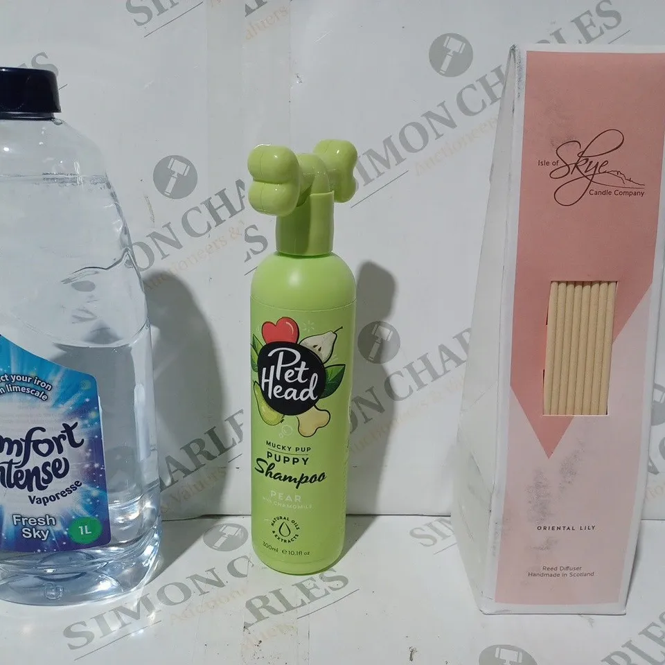 APPROXIMATELY 10 ASSORTED HOUSEHOLD ITEMS TO INCLUDE ISLE OF SKYE REED DIFFUSER, PET HEAD MUCKY PUP PUPPY SHAMPOO, COMFORT INTENSE FRESH SKY, ETC - COLLECTION ONLY
