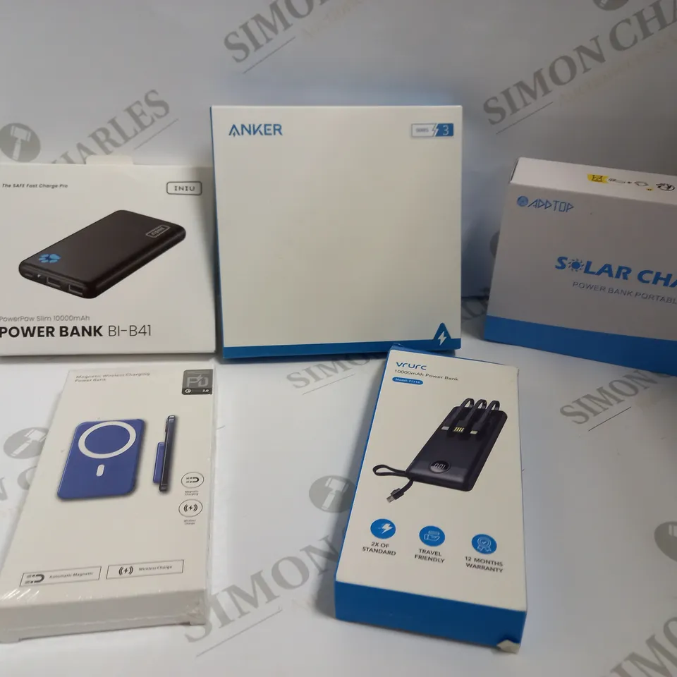 BOX OF APPROX 10 ITEMS INCLUDING ASSORTED POWER BANKS AND CABLES