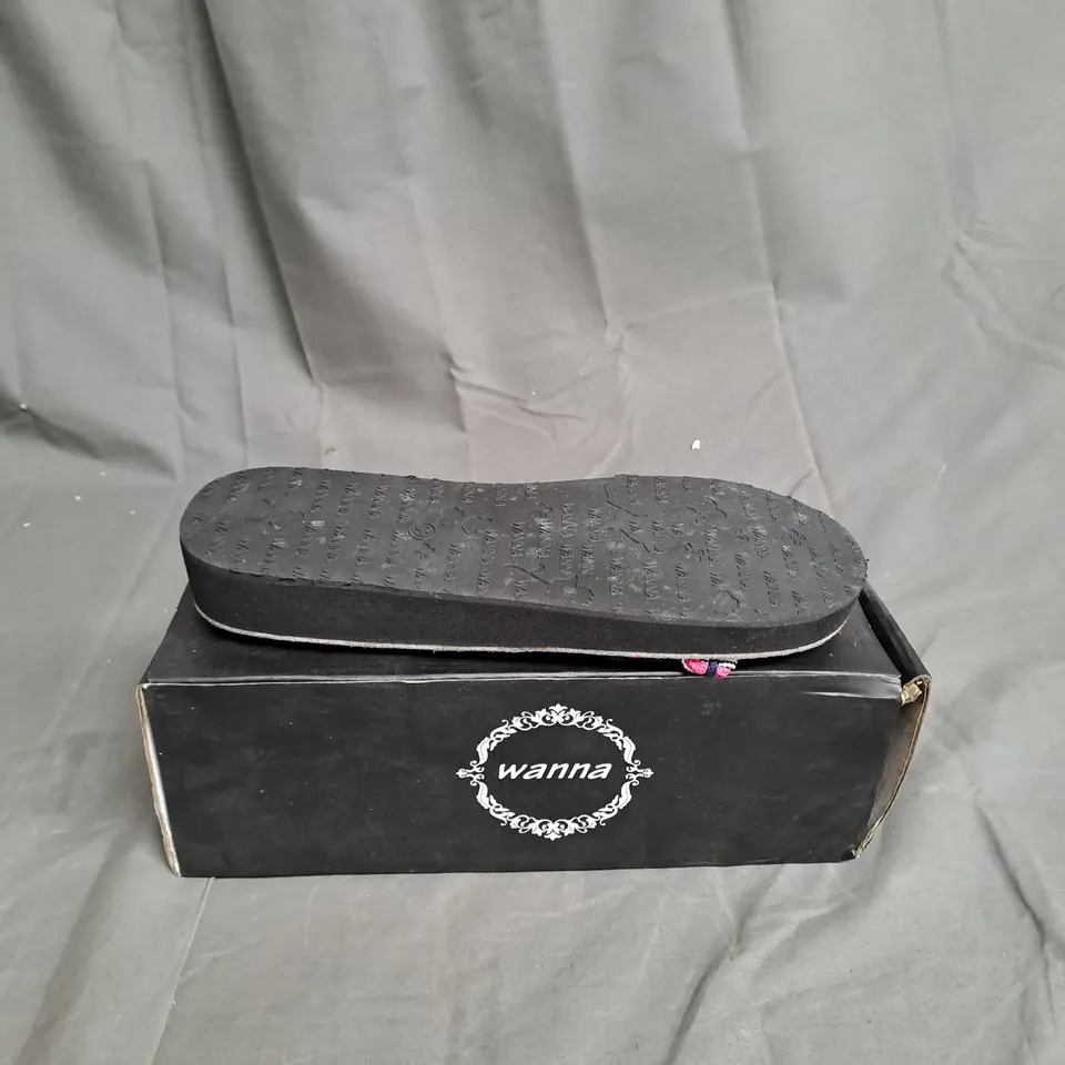 BOXED LOT OF APPROX. 9 PAIRS OF WANNA SANDALS. VARIOUS STYLES, COLOURS AND SIZES