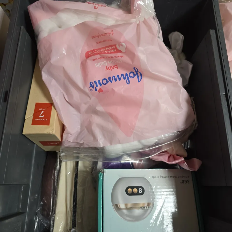 APPROXIMATELY 15 ASSORTED HEALTH & BEAUTY PRODUCTS TO INCLUDE BABY COTTON BALLS, BLACK CLAW CARTRIDGES FOR TATTOOING, MINI SHAVER ETC - COLLECTION ONLY 