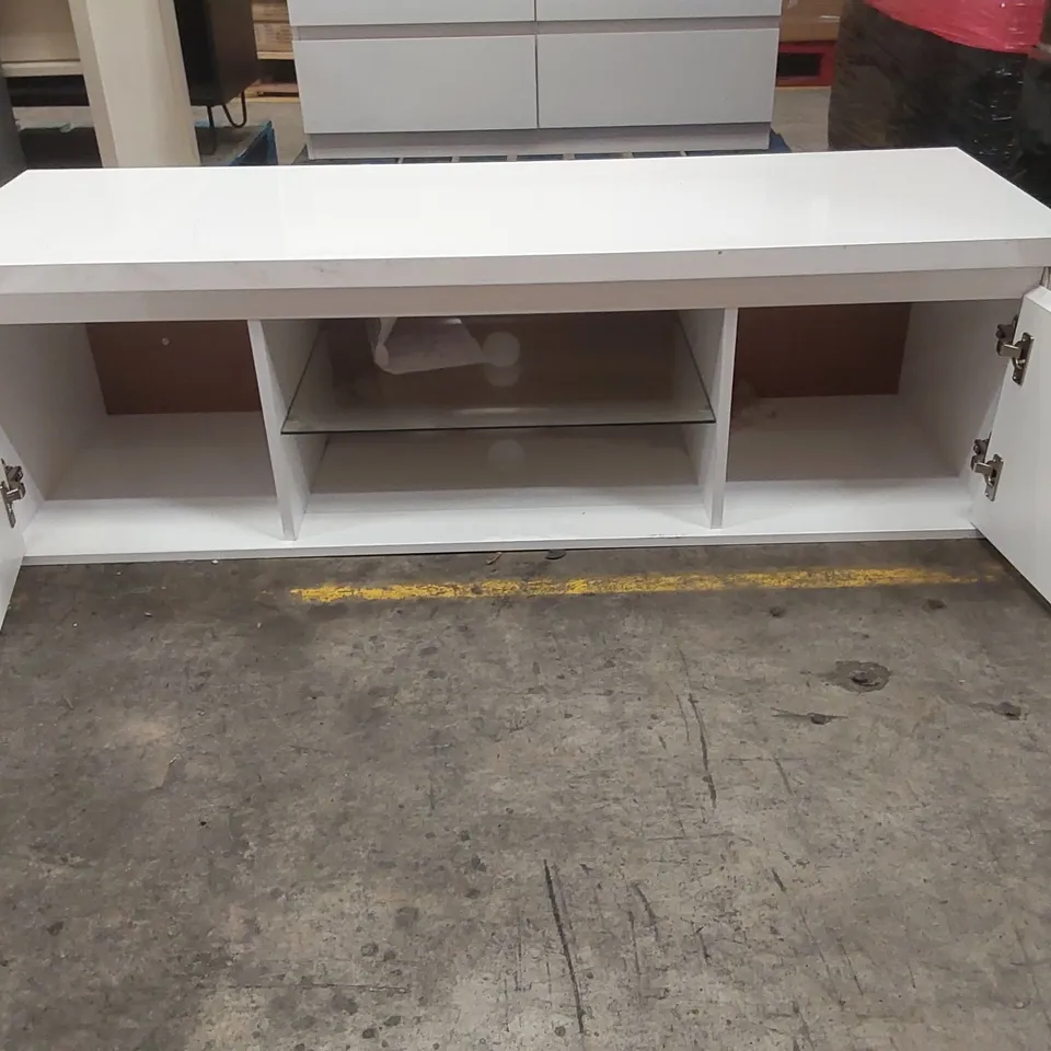 DESIGNER 2 DOOR WOODEN TV CABINET WITH GLASS SHELF