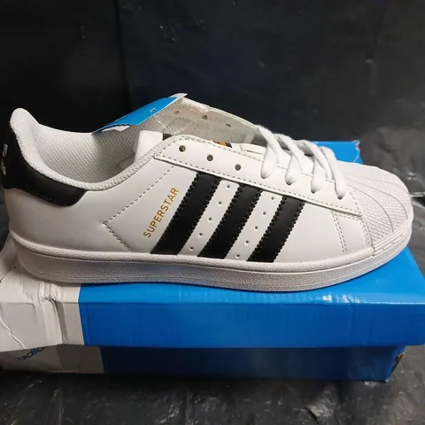BOXED PAIR OF ADIDAS SUPERSTAR SNEAKERS – UK SIZE 7.5