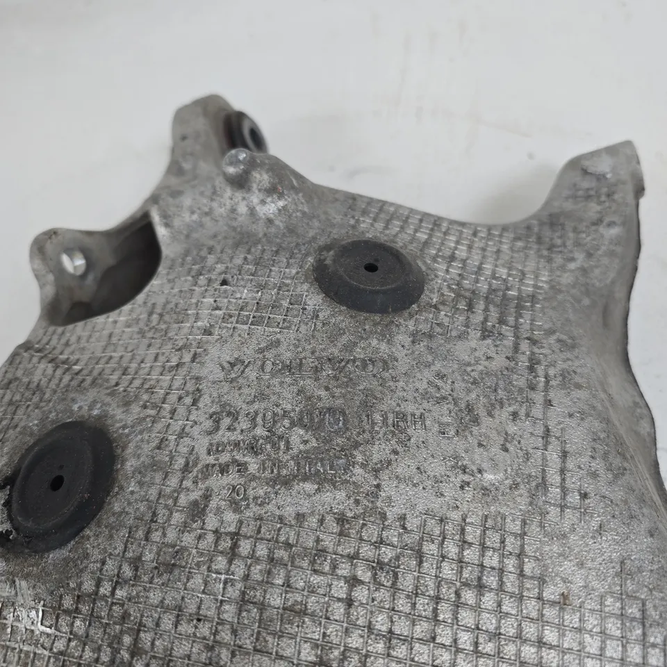 VOLVO REPLACEMENT PART LOWER SUSPENSION ARM