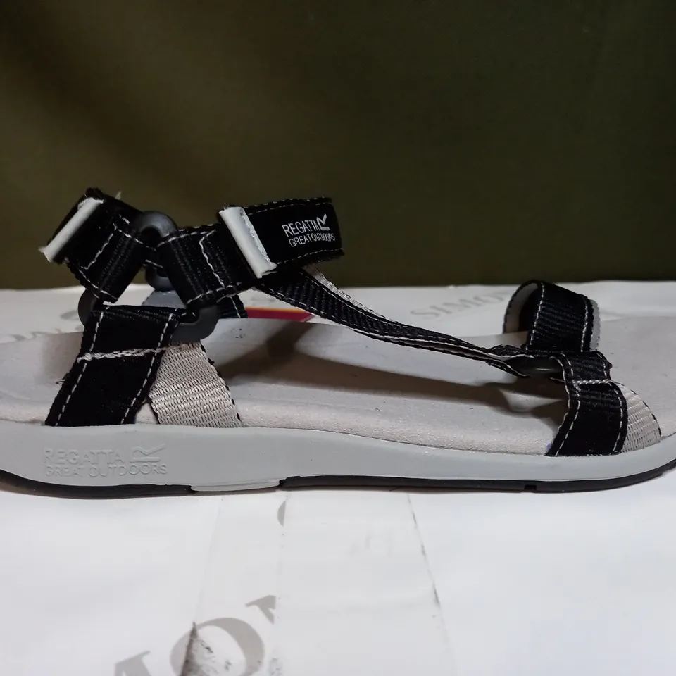 REGATTA LADY SANTA SOL SANDALS SIZE 5
