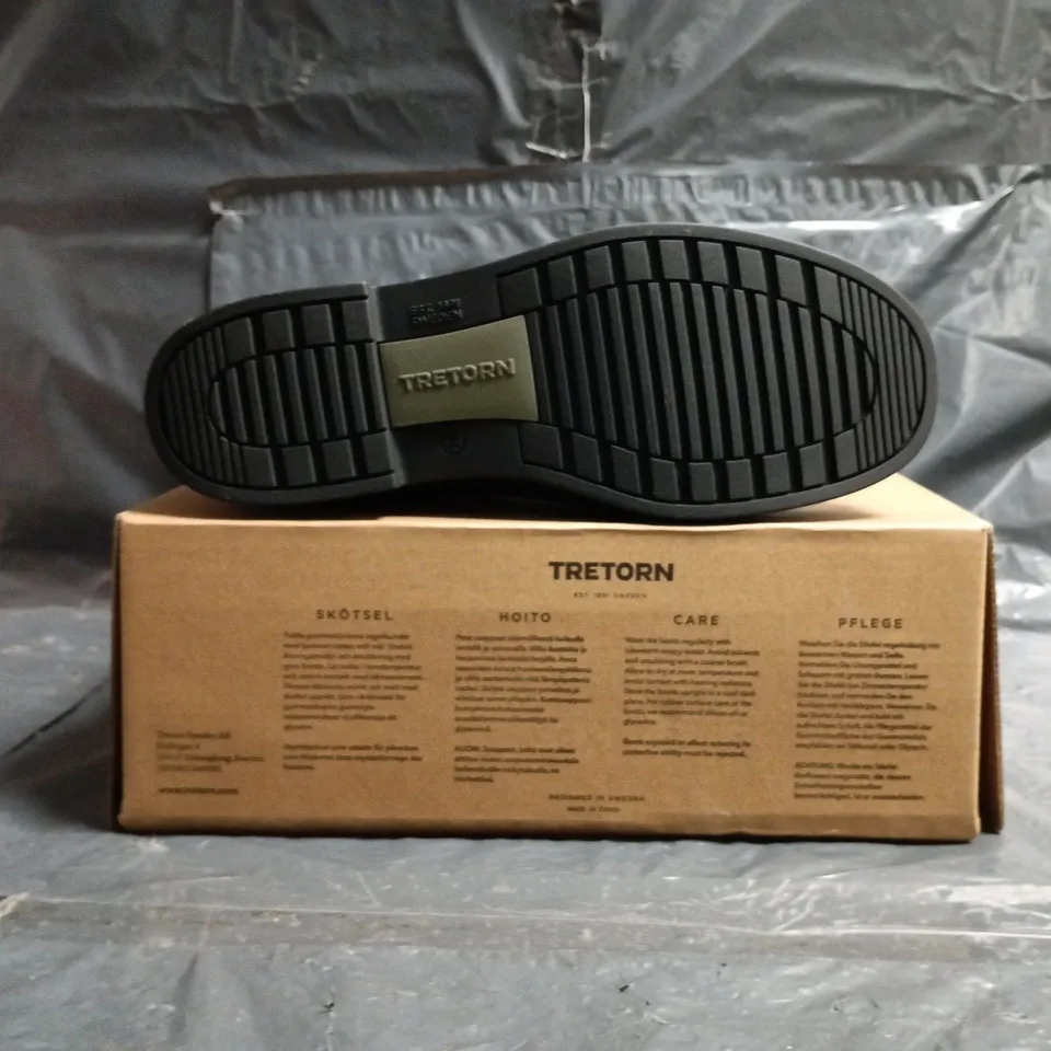 BOXED PAIR OF TRETORN RUBBER ANKLE BOOTS IN BLACK SIZE UK 7