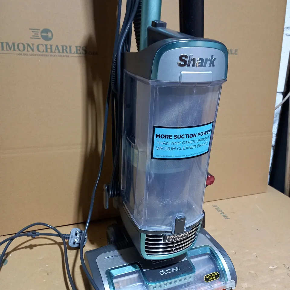 SHARK UPRIGHT VACUUM CLEANER AZ912UKT