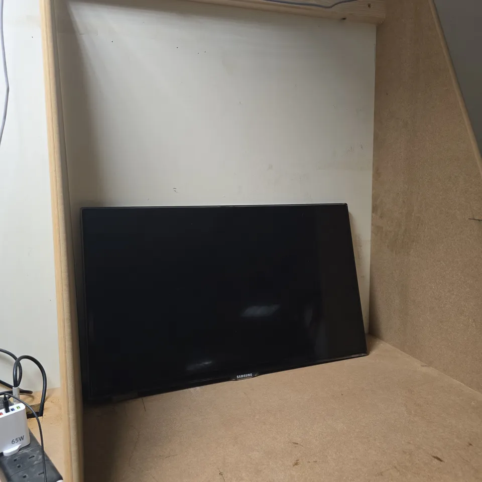 SAMSUNG 32-INCH LED TV UE32ES5500K (MODEL UE32ES5500)