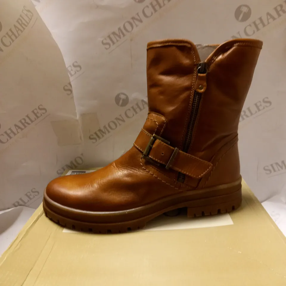 SHOON EIFEL BROWN LEATHER BOOTS - SIZE 6