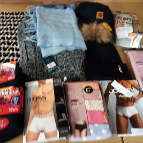 LOT OF ASSORTED CLOTHING ACCESSORIES TO INCLUDE SOCKS, SCARFS AND BRIEFS